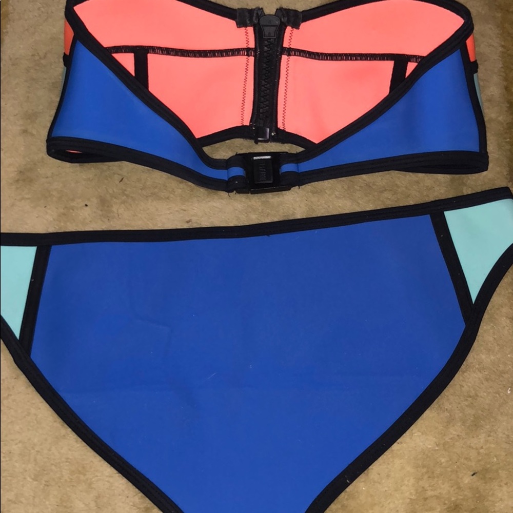Triangl Bikini - Picture 2 of 3